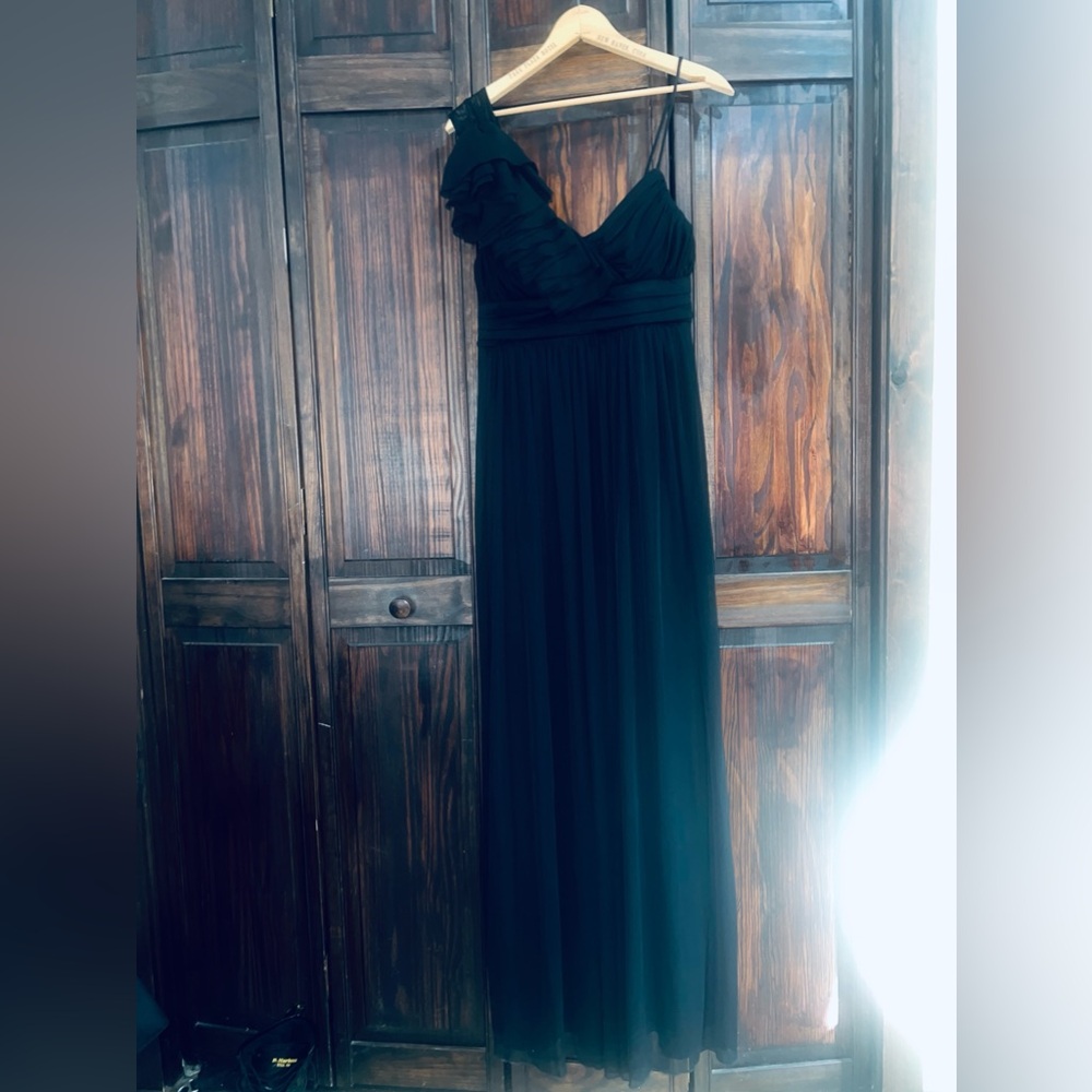 Elegant One-Shoulder Black Evening Gown